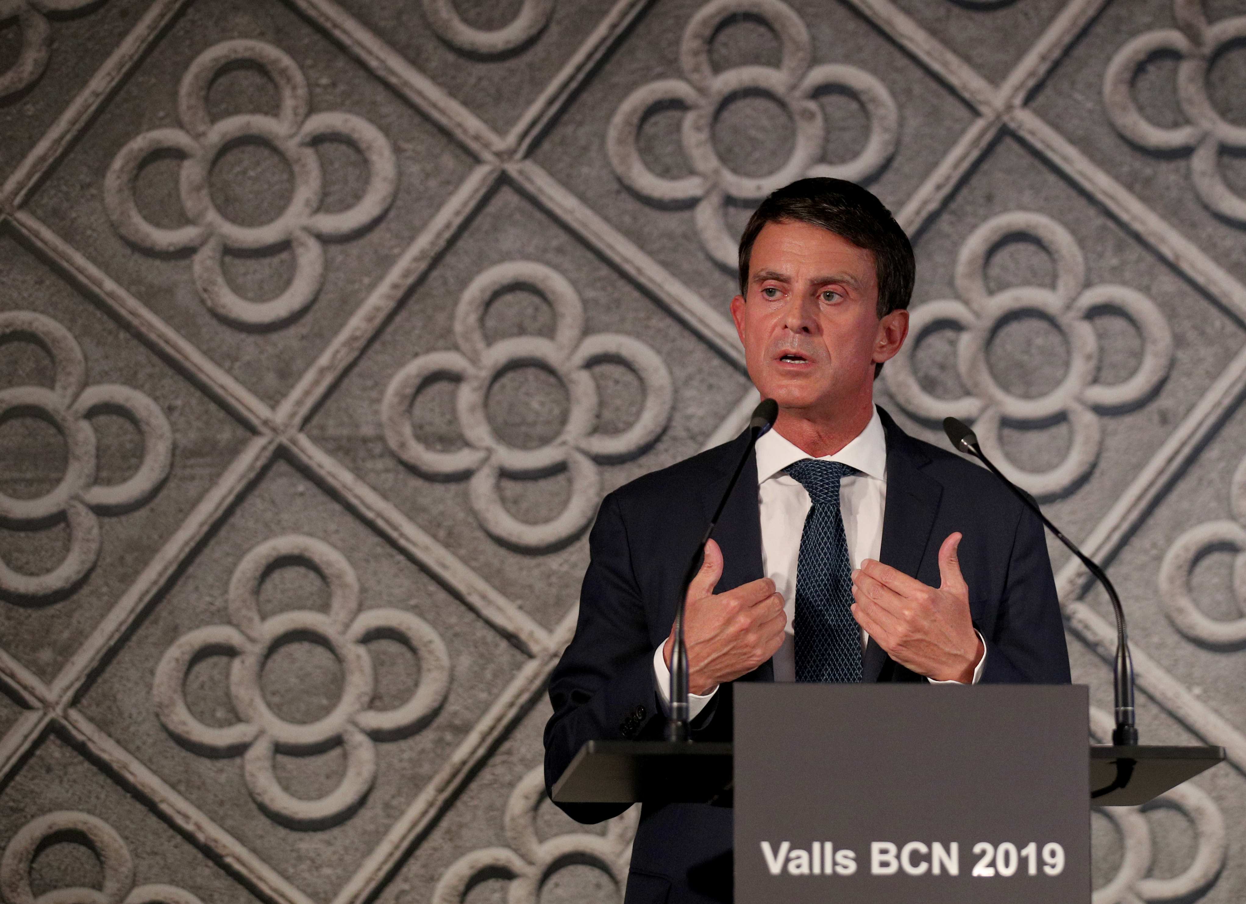 Manuel Valls speaks to the press on September 25 2018 (photo courtesy of REUTERS/Albert Gea)